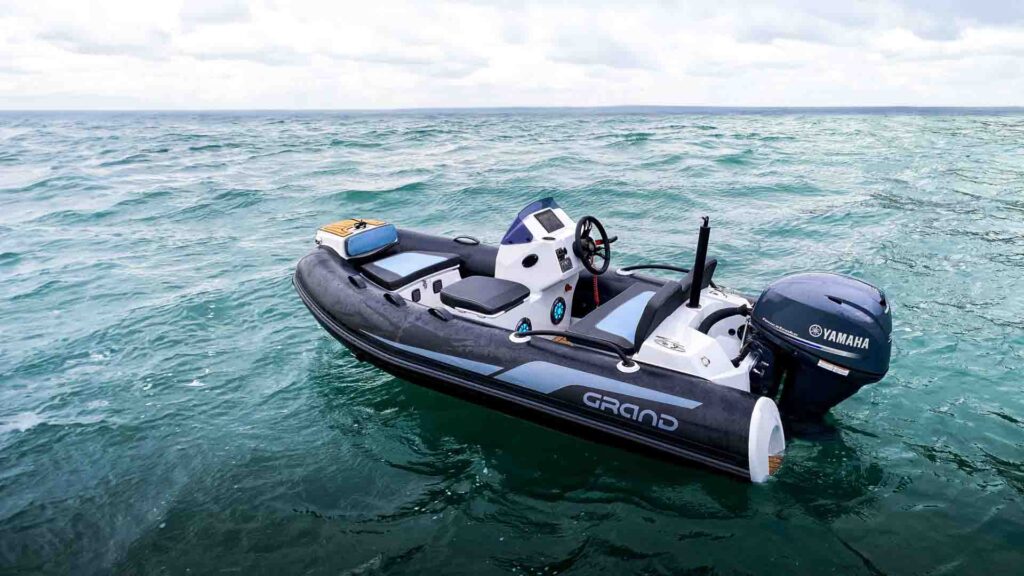 The Grand G340 with dark tubes with light grey stylings, a ski pole and bow step plate