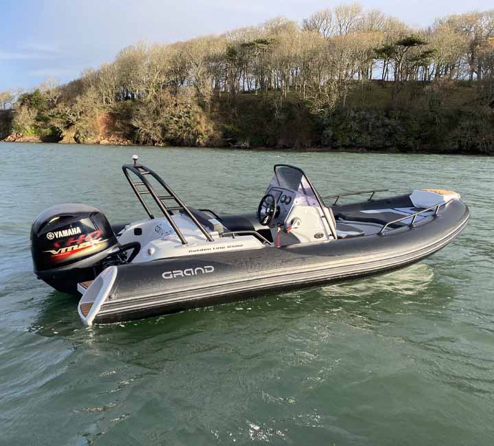 The Grand G500 sat on the water with a Yamaha VMAX engine on the back along with a ski arch