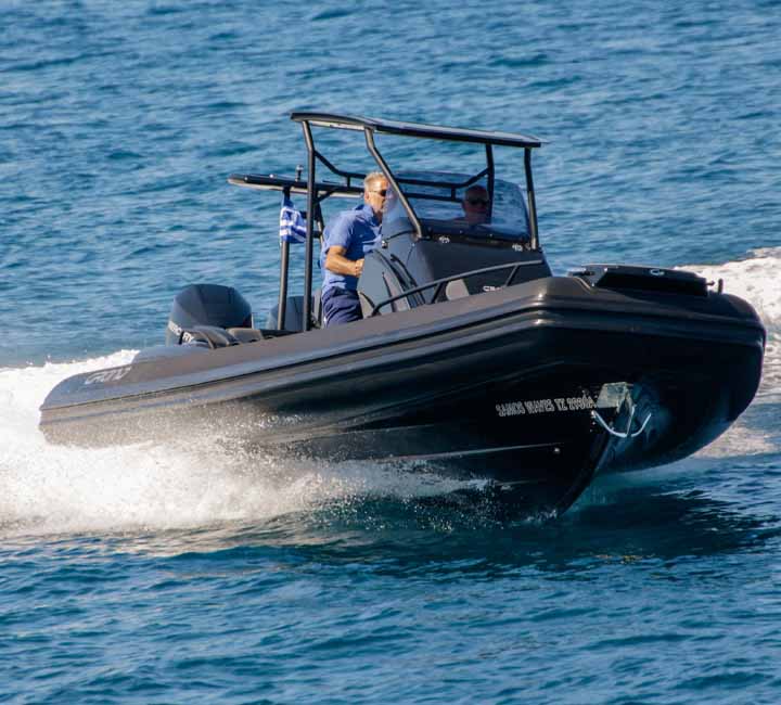 An all-black Grand G850 travelling through the water