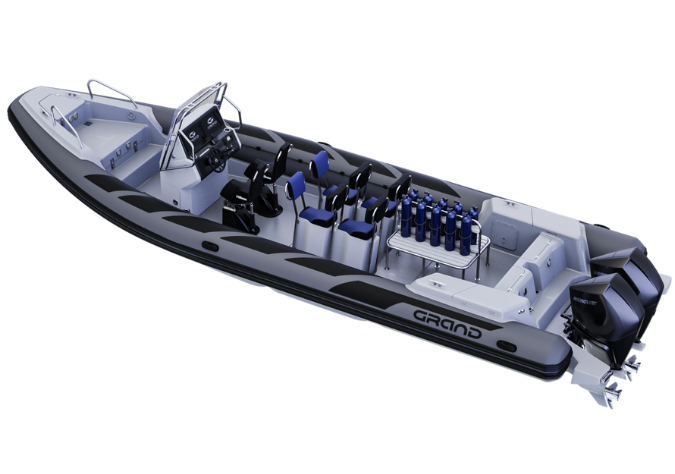 A render visual of the Grand D950 with console at the front of the boat, seating at the rear, and space for scuba diving gear