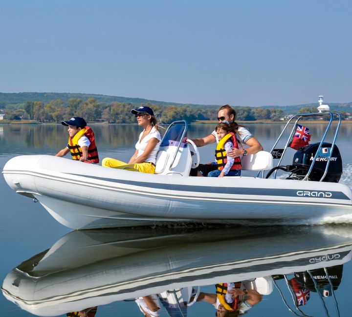 A family of four onboard a Grand S420, travelling on the water