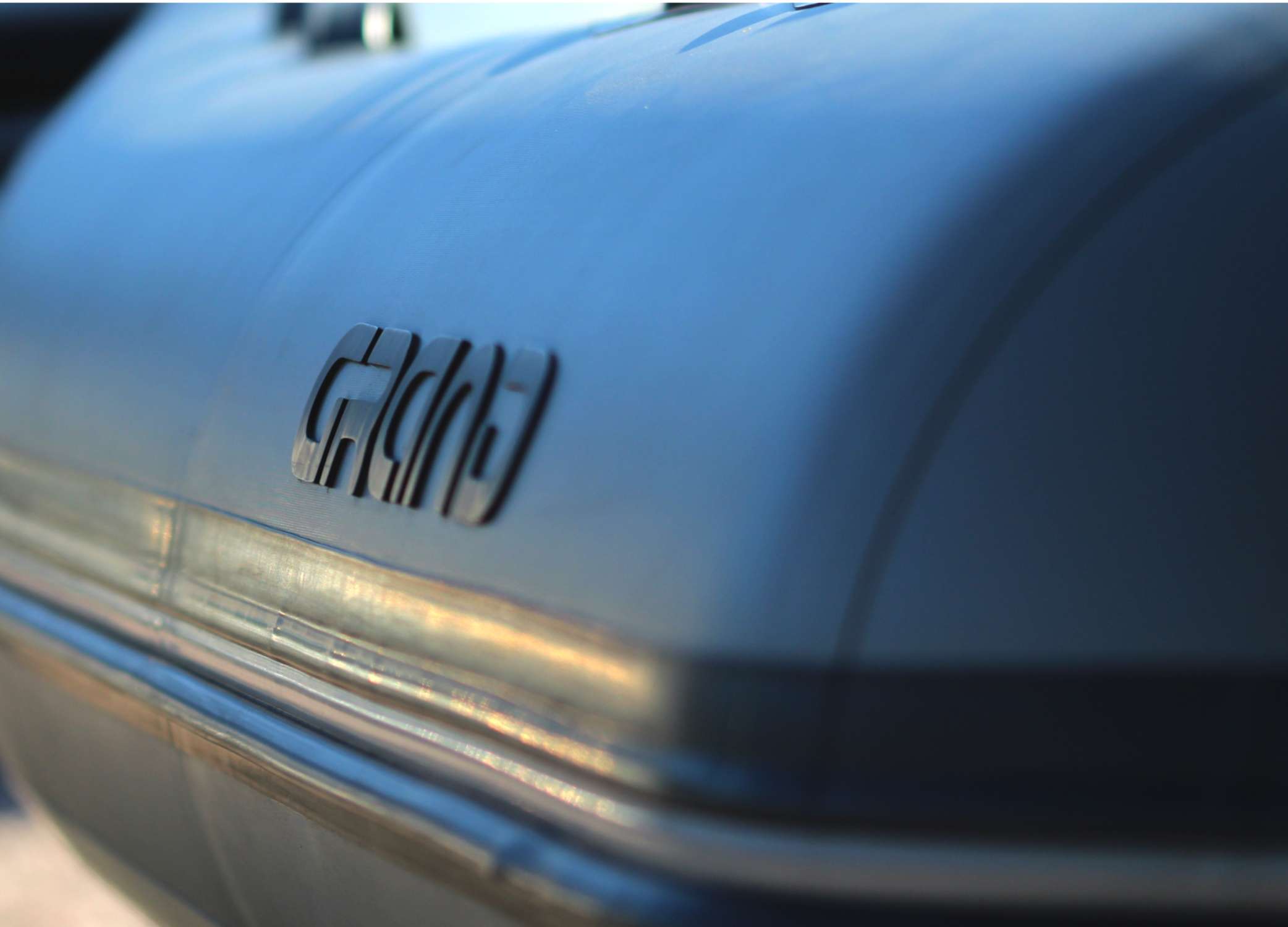 Close up of the hypalon tubes on the Grand S470