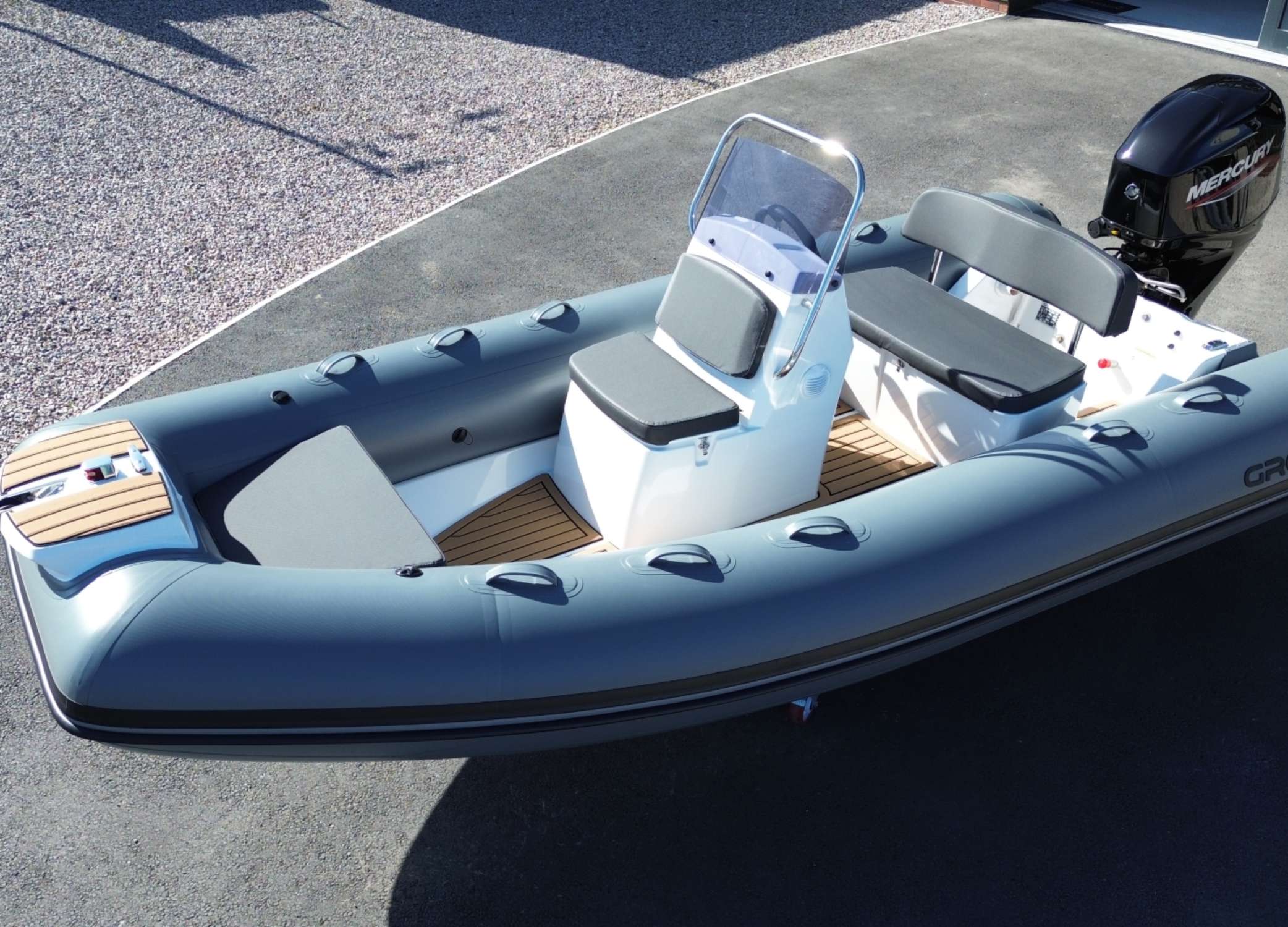 The Grand S470 with dark grey tubes
