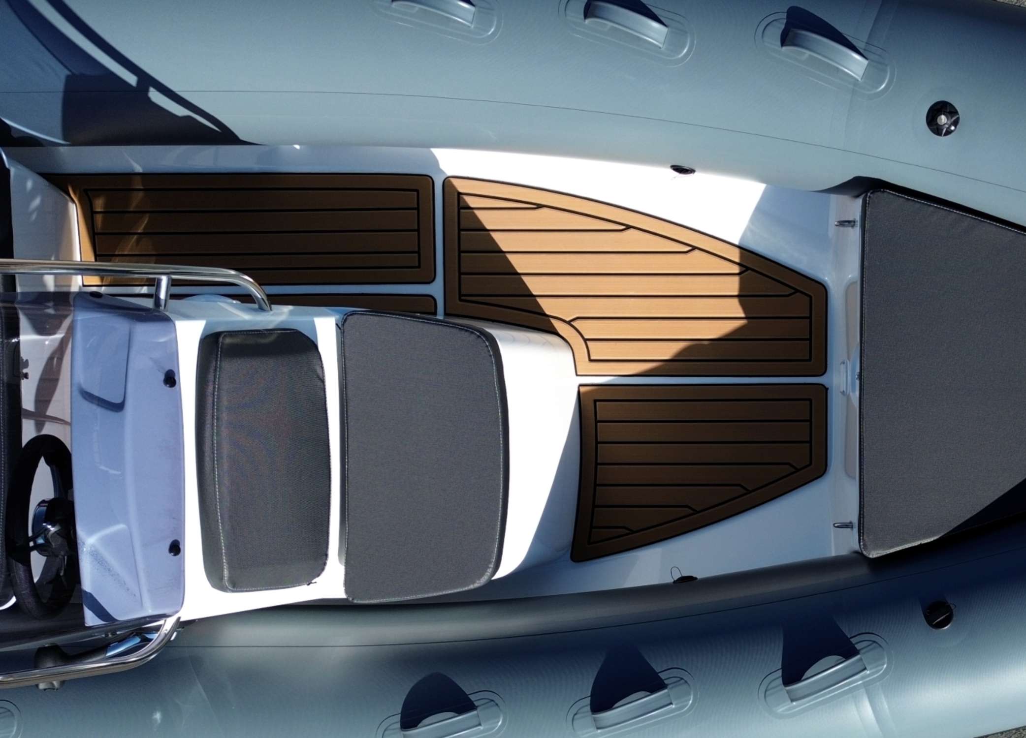 The Grand S470 tender boat from above