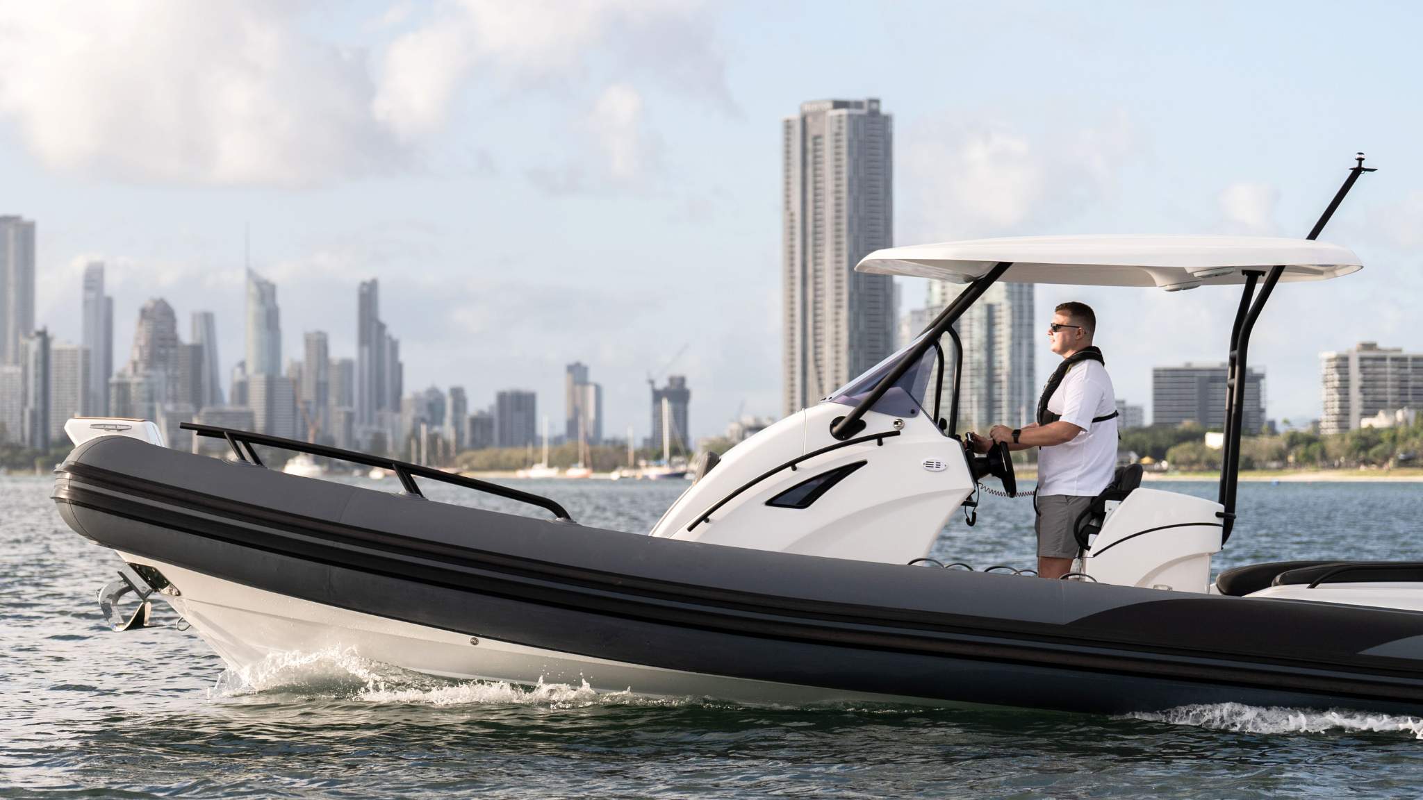 Grand G850 with dark grey tubes